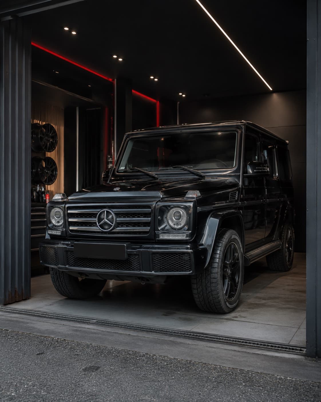 Schwarze Mercedes G-Klasse nach der Aufbereitung mit tiefem Glanz